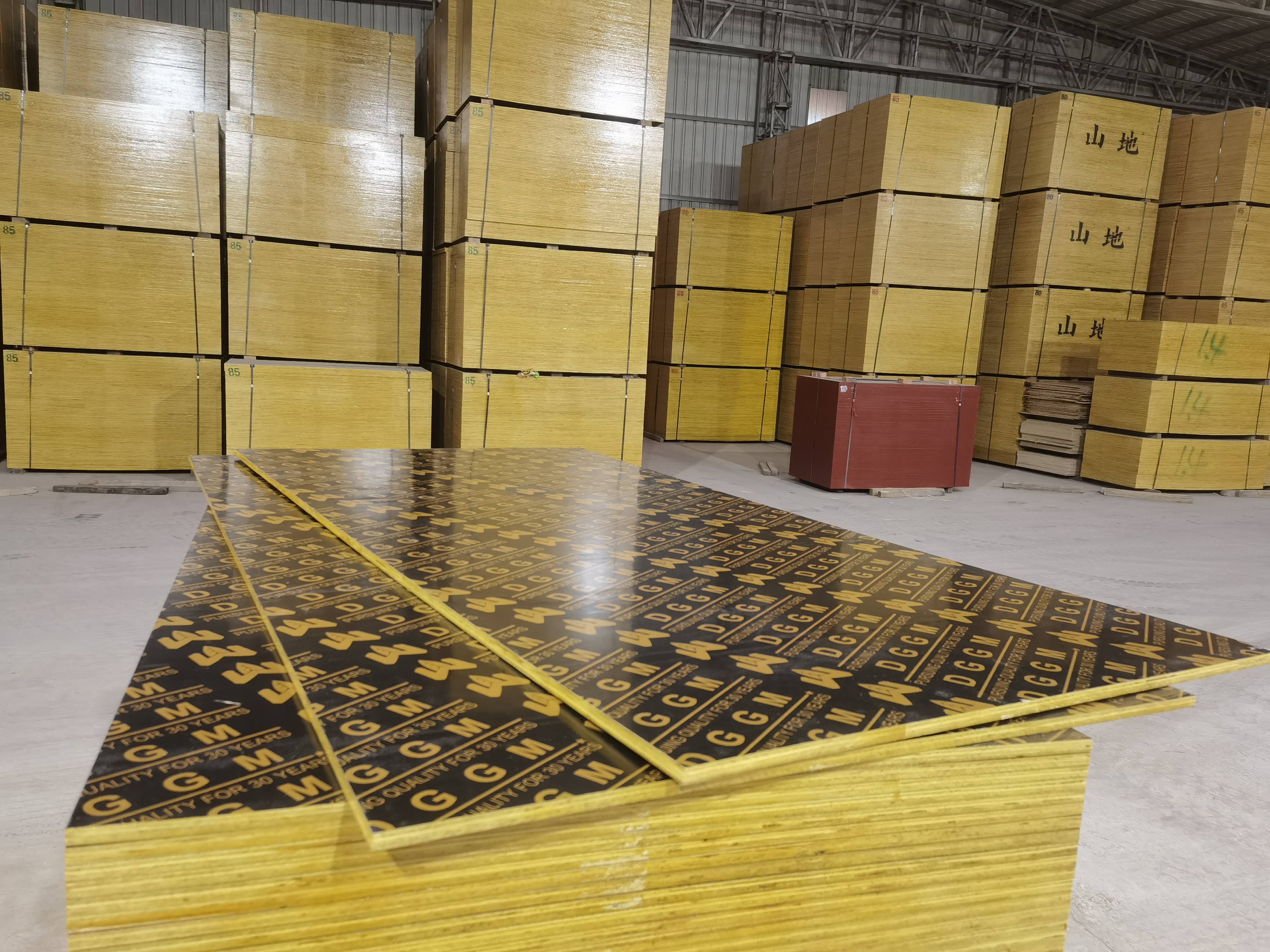Priole laminato: qualità dell'artigianato, responsabilizzazione di diverse scene